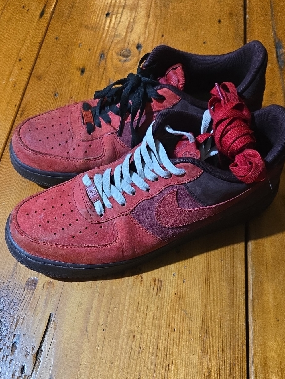 Nike Air Men’s Red and Burgundy Low-Top Suede Sneakers Sz 10.5